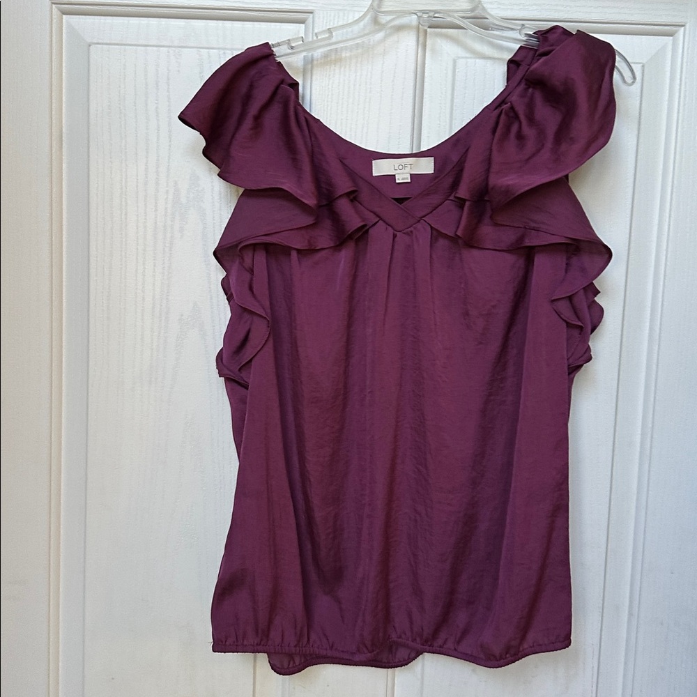 NWOT Flutter sleeve blouse Elastic at Bottom Perfect for the Holidays!!  XL